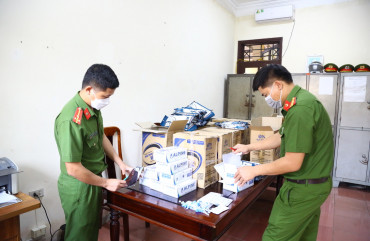 Công an huyện Can Lộc phát hiện thu giữ 4.500 khẩu trang Y tế và hơn 200 kit test không có hoá đơn chứng từ